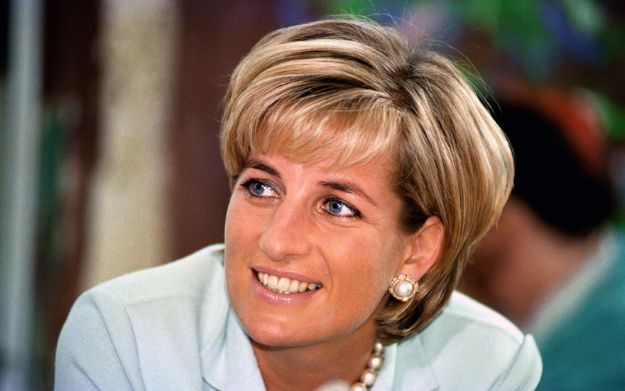 Lady Di lächelt