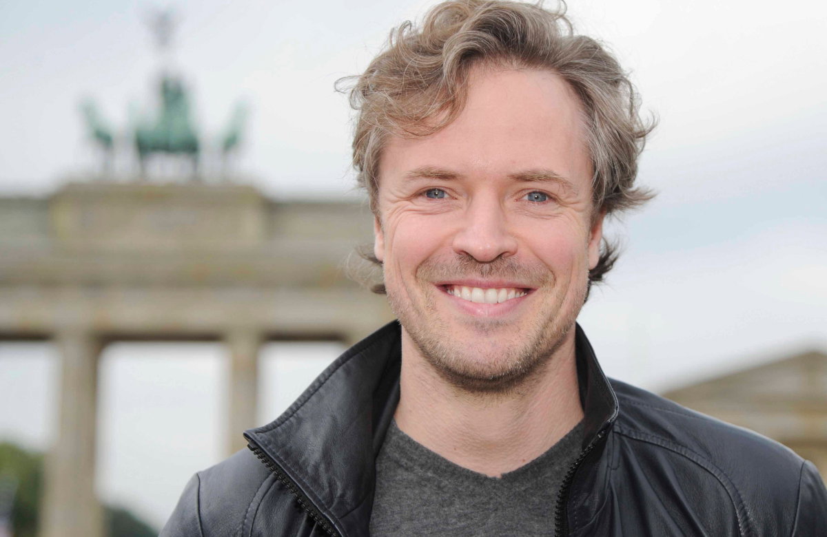 Daniel Aichinger lacht