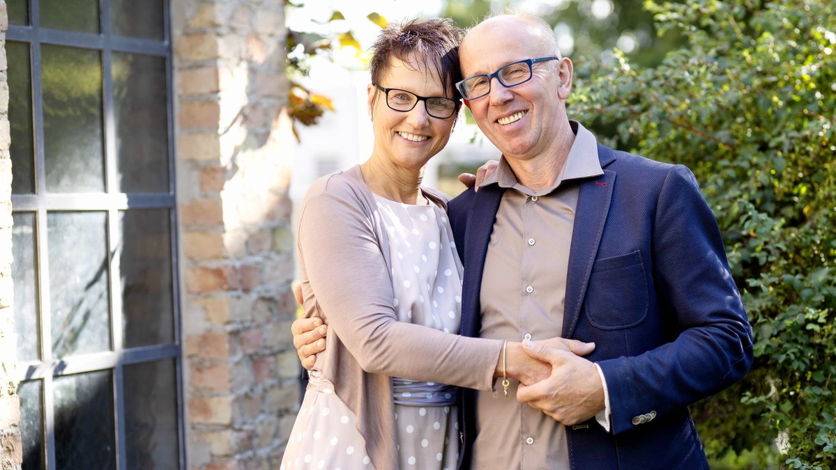 "Bauer sucht Frau" 2022 - Folge 10 - Theo und Andrea Arm in Arm
