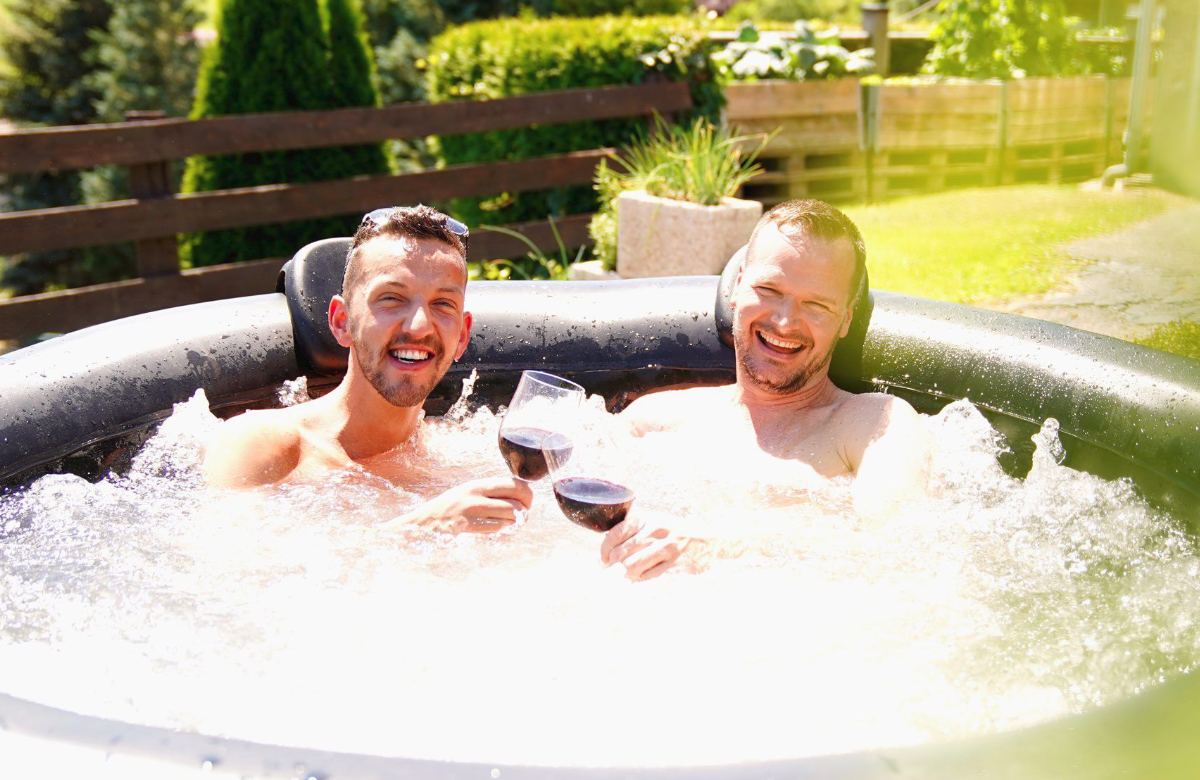 "Bauer sucht Frau" 2022 - Folge 8: Michael und Jan Hendrik im Whirlpool
