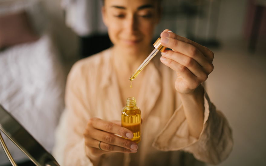 Anti-Aging: Das sind die 3 besten Retinol-Seren aus der Drogerie