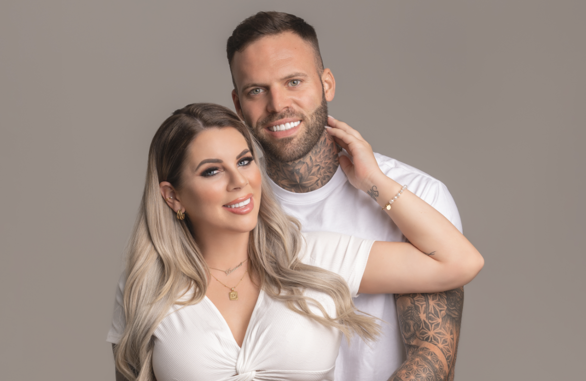 Jenny Frankenhauser und Steffen König umarmen sich und strahlen