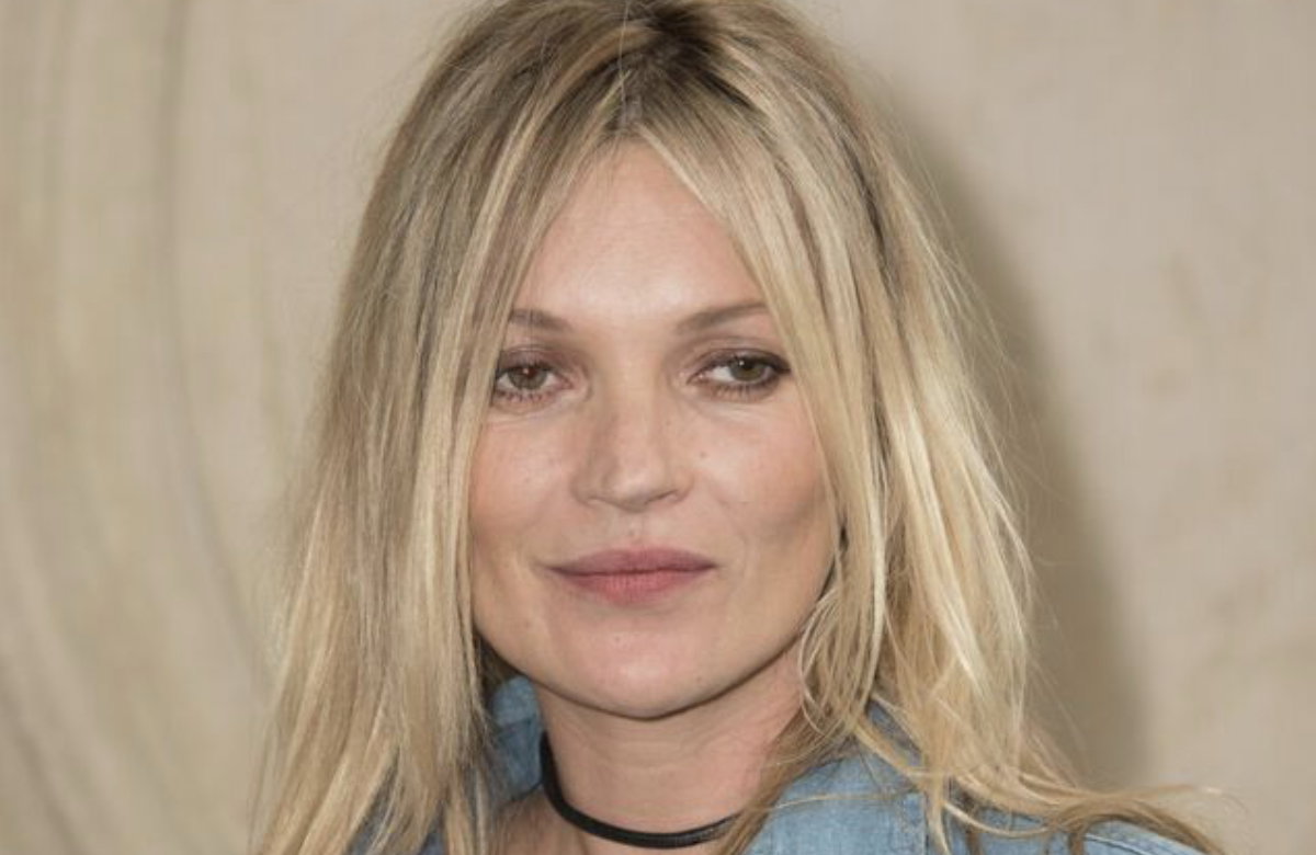Kate Moss sieht müde und betrunken aus.