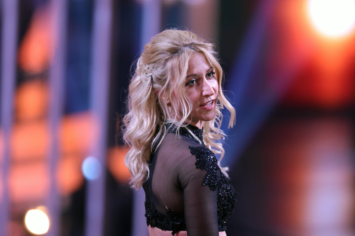 Kathrin Menzinger guckt zur Seite