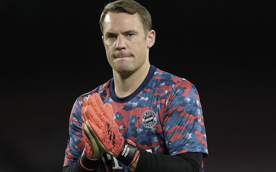Manuel Neuer mit gefalteten Händen