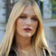 "Emily in Paris"-Star Camille Razat benutzt DIESE Drogerie-Mascara 