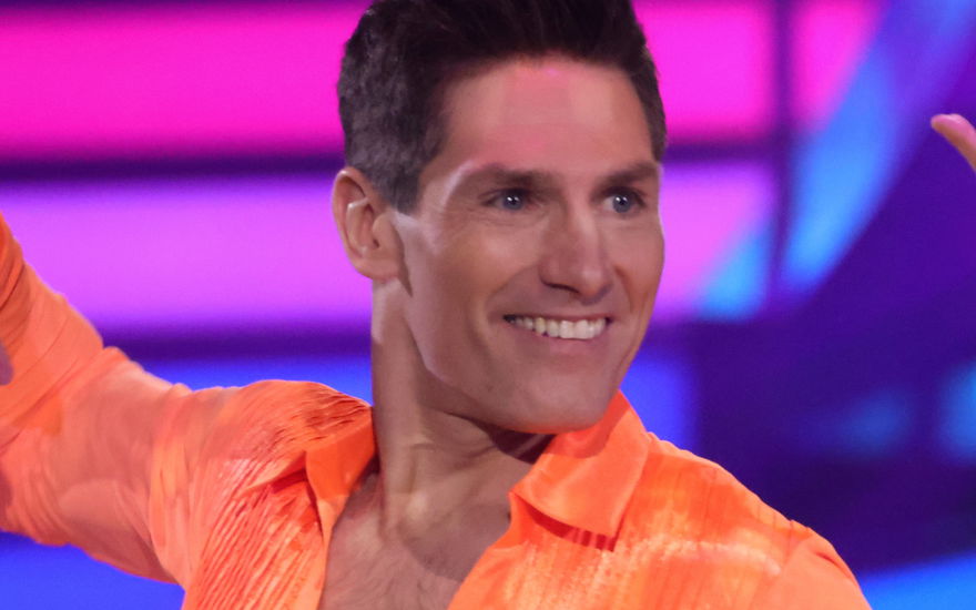 Christian Polanc lacht beim Tanzen bei "Let's Dance"