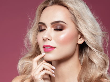 Drogerie-Blush für reife Haut: Diese Textur wirkt besonders frisch