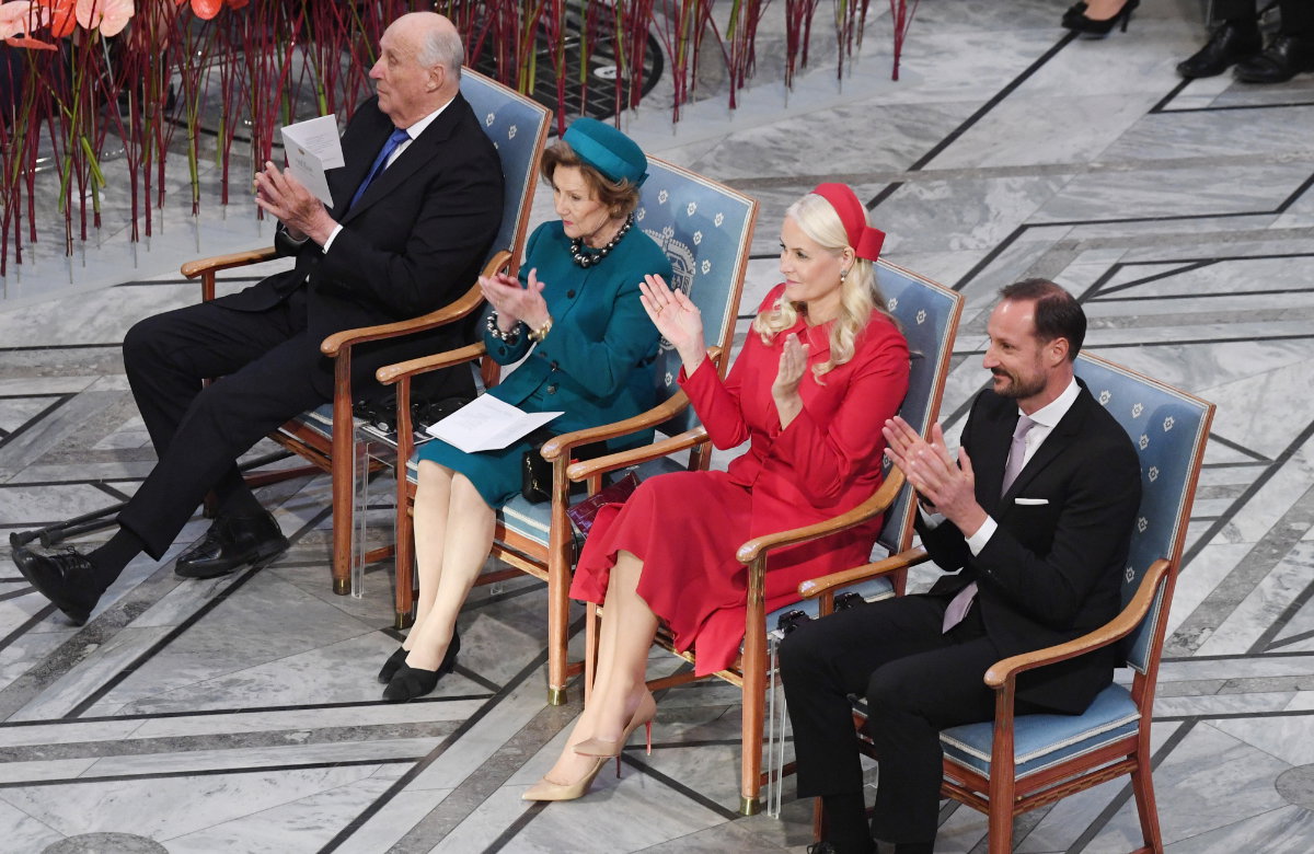 König Harald, Königin Sonja, Prinzessin Mette-Marit und Prinz Haakon bei der Nobelpreisverleihung in Oslo