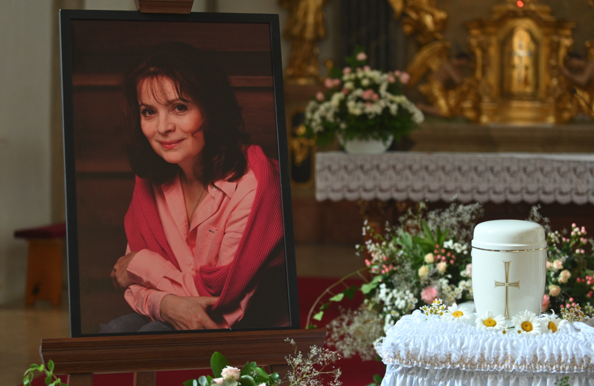"Aschenbrödel" Libuse Safrankova - Foto bei ihrer Beerdigung 2021