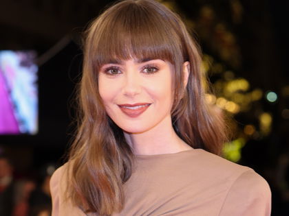 "Emily in Paris"-Star Lily Collins setzt neuen Lippenstift-Trend
