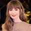 "Emily in Paris"-Star Lily Collins setzt neuen Lippenstift-Trend