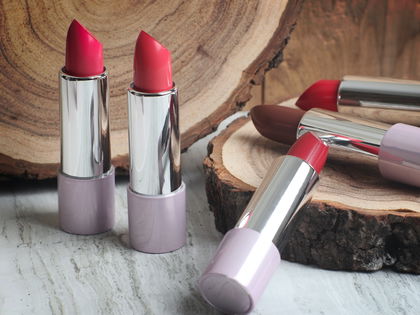 Gelbe Zähne? Mit diesen Lippenstift-Farben sehen sie sofort viel weißer aus