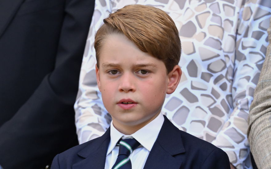 Prinz George schaut in die Ferne