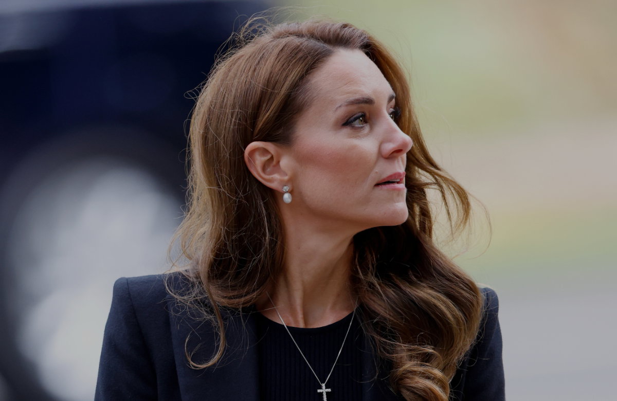 Prinzessin Kate schaut in die Ferne