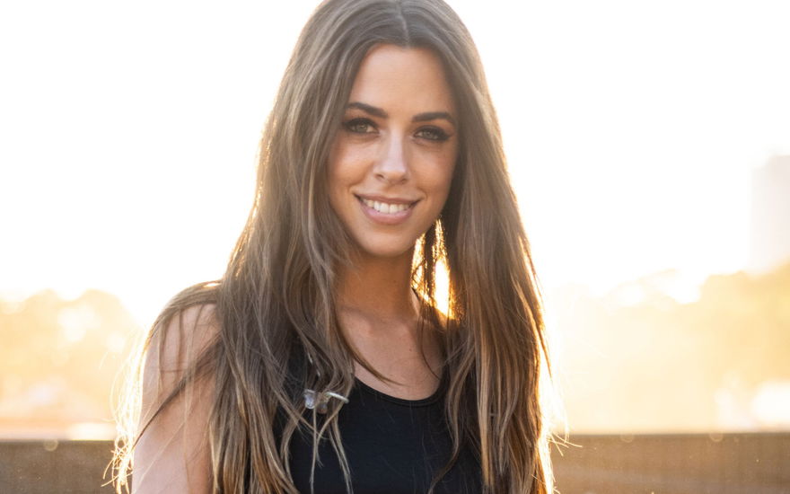 Vanessa Mai im Sonnenuntergang