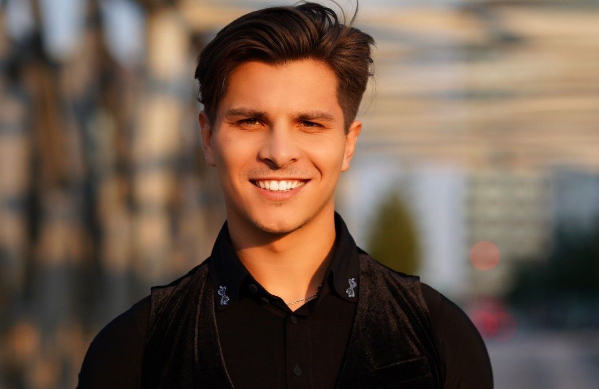 Alexandru Ionel Let's Dance 2023 Profi-Cast RTL lächelt