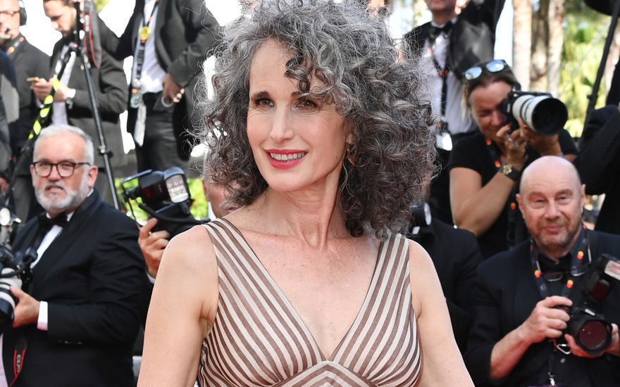 Andie MacDowell vor Paparazzi