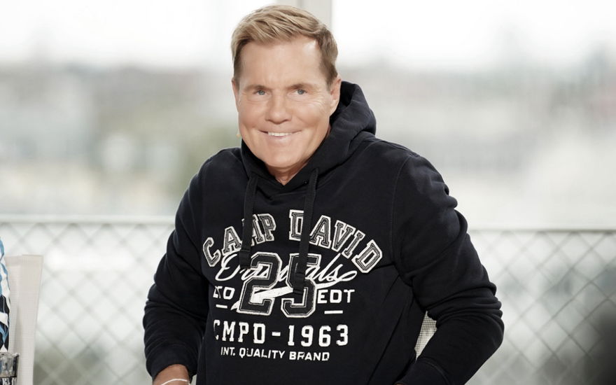 Dieter Bohlen lächelt bei DSDS