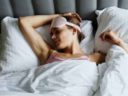 Anti-Aging: Auf diese 3-Euro-Nachtcreme schwören Frauen ab 40