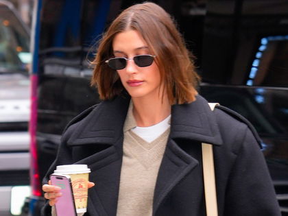 Laut Hailey Bieber: Der Blunt Bob ist DER Trend-Schnitt 2023 – und so stylen wir ihn!