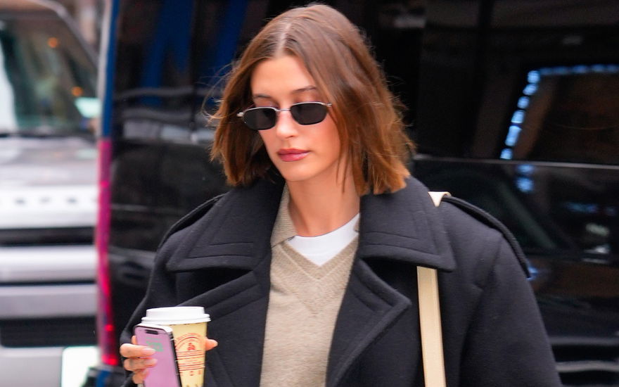 Hailey Bieber mit Blunt Bob