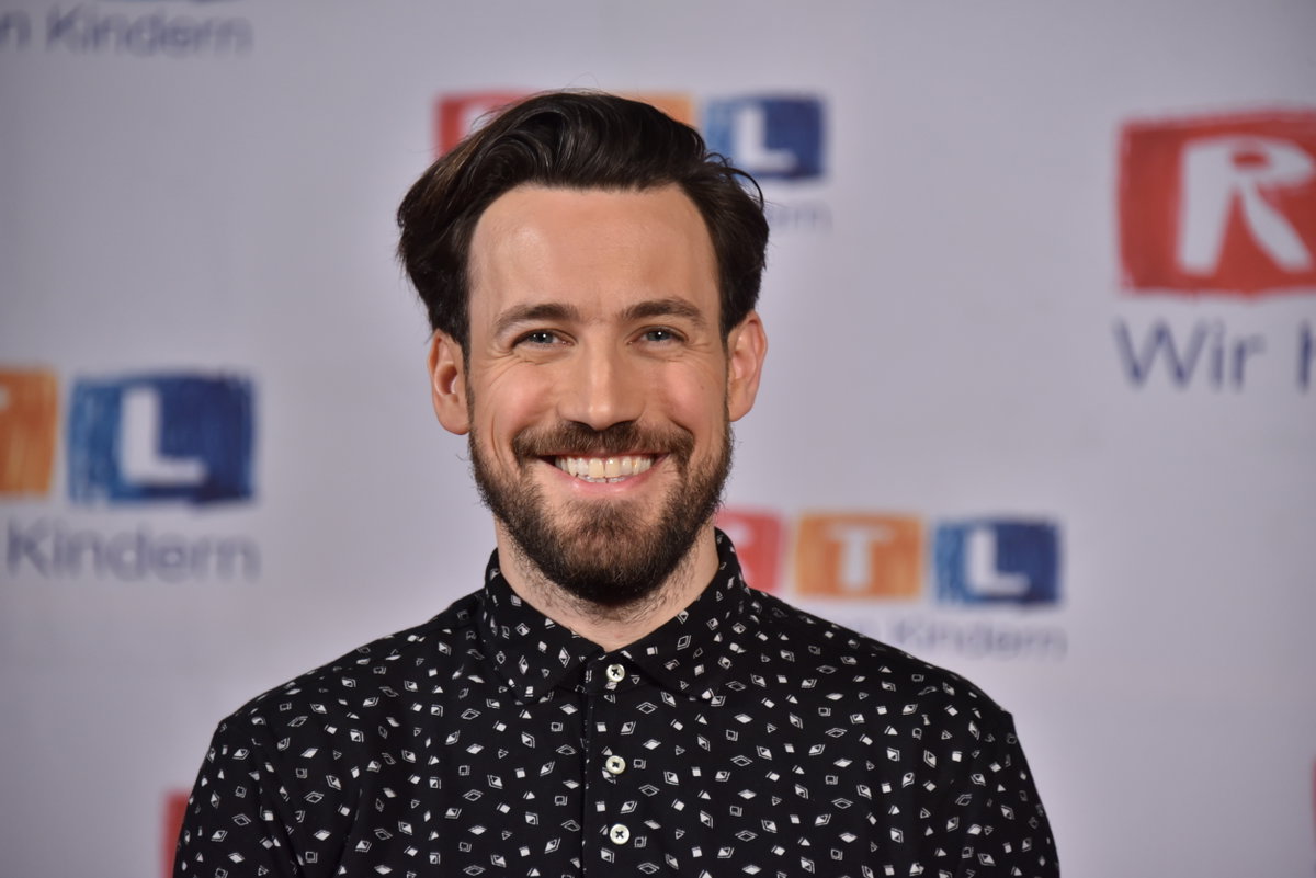 Jan Köppen strahlt vor RTL-Wand