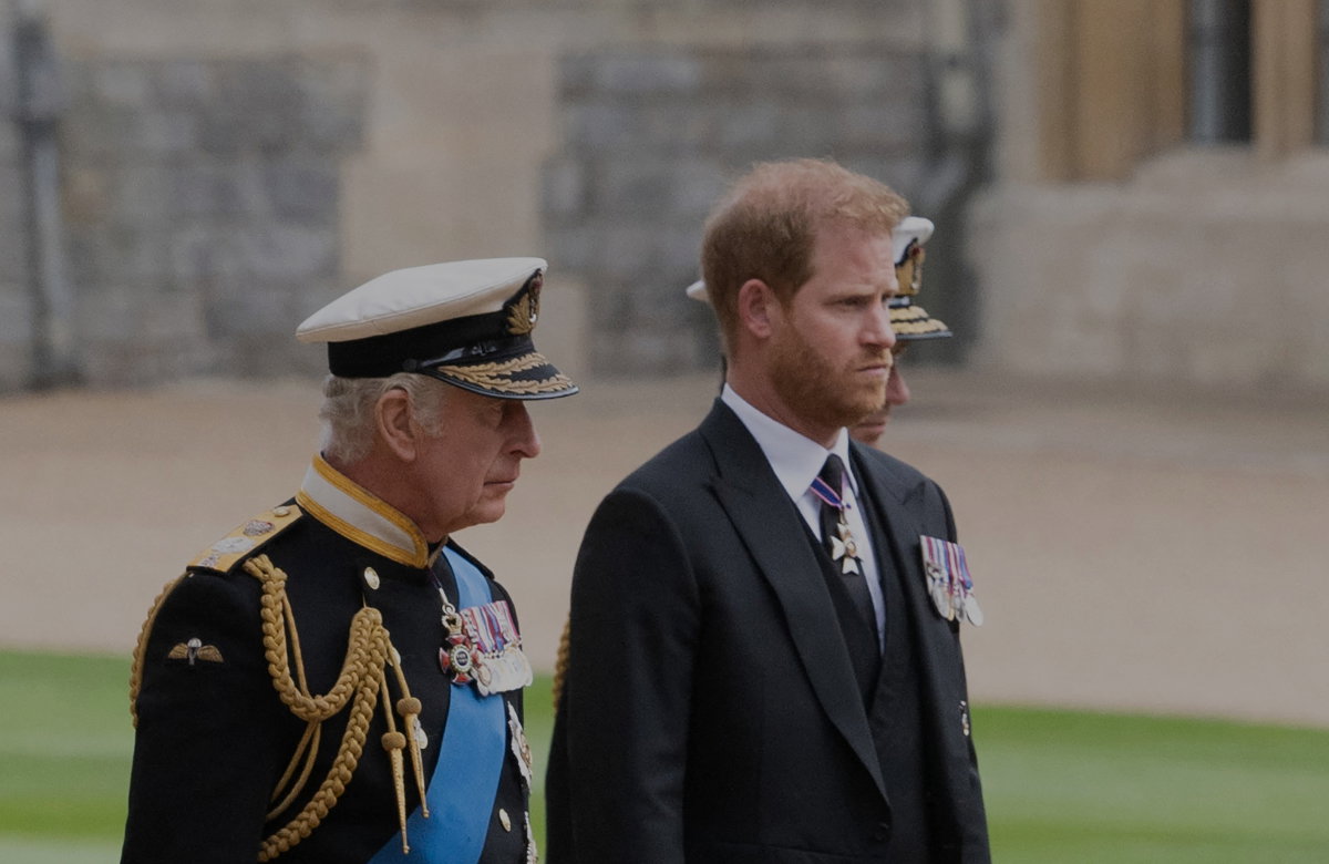 König Charles und Prinz Harry bei der Beerdigung von Queen Elizabeth II..