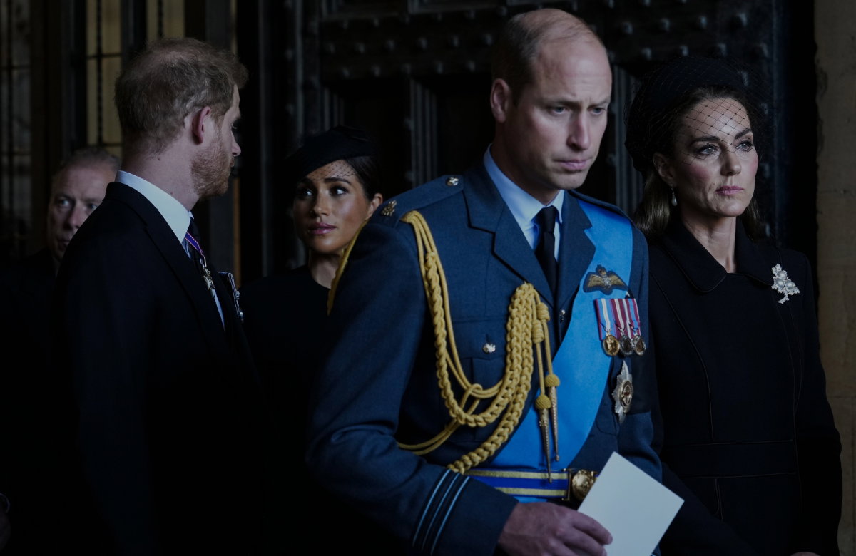 Prinz Harry, Herzogin Meghan, Prinz William und Prinzessin Kate bei der Beerdigung von Queen Elizabeth II..