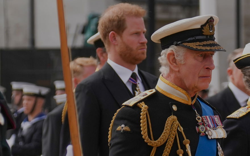 Prinz Harry und König Charles III. bei der Beerdigung von Queen Elizabeth II.