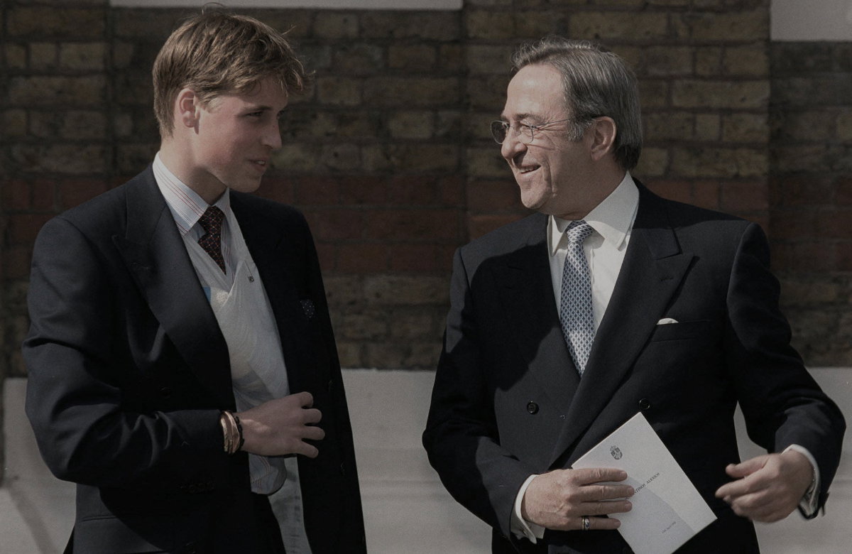Prinz William und Konstantin von Griechenland lachen miteinander.