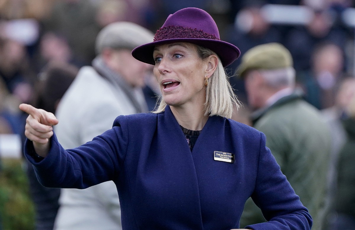 Zara Tindall macht eine Grimasse.