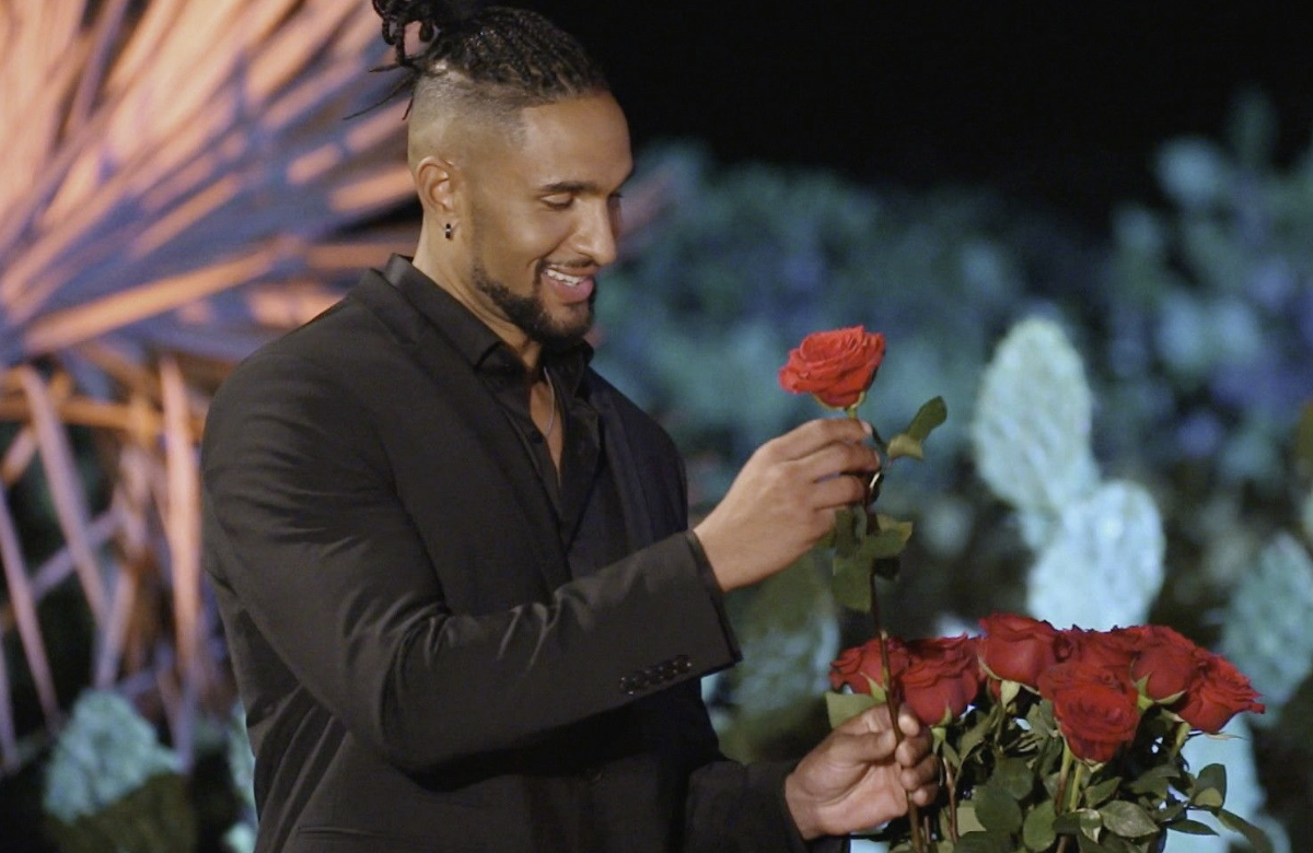 "Der Bachelor" 2023 David Jackson verteilt Rosen
