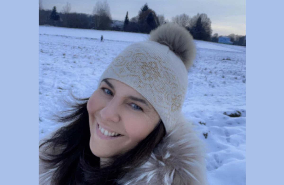 "Bauer sucht Frau" Mandy Munkert zeigt sich happy mit Mütze im Schnee