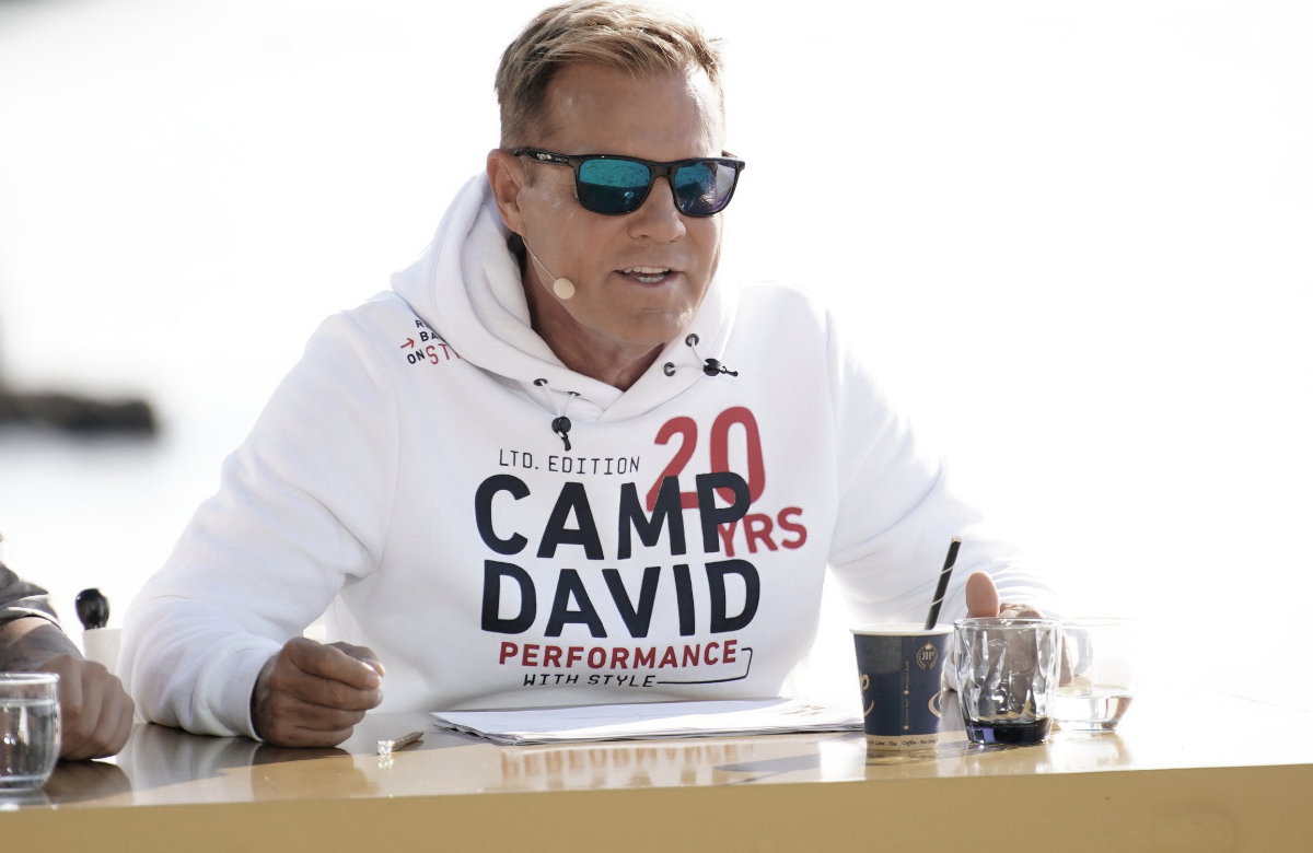Dieter Bohlen bei DSDS mit Sonnenbrille am Jurypult
