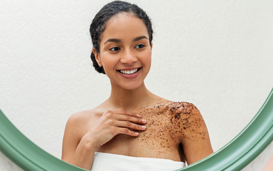 Frau mit Peeling