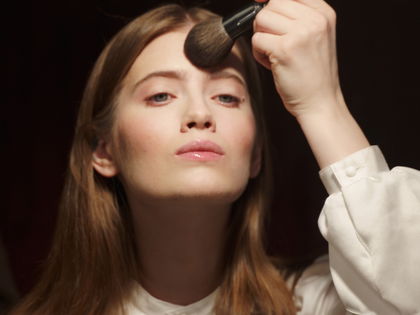 Make-up: Dieses Puder bietet einen Weichzeichner-Effekt