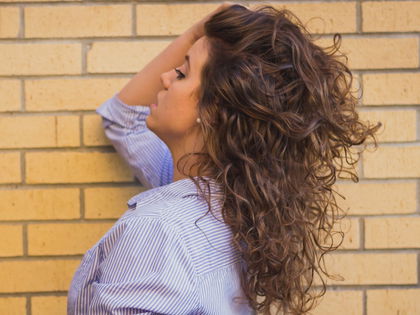 Haarpflege: Dieses Drogerie-Serum stoppt Haarausfall