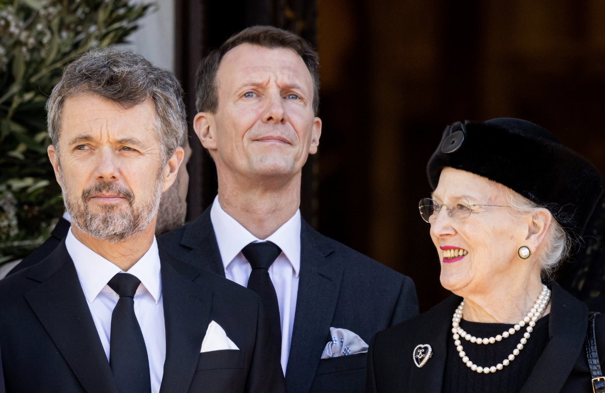 Prinz Frederik, Prinz Joachim und Königin Margrethe von Dänemark.