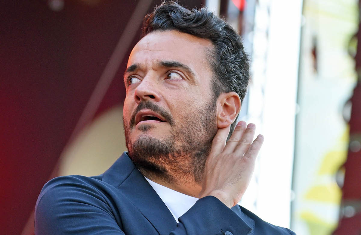 Giovanni Zarrella guckt geschockt zur Seite