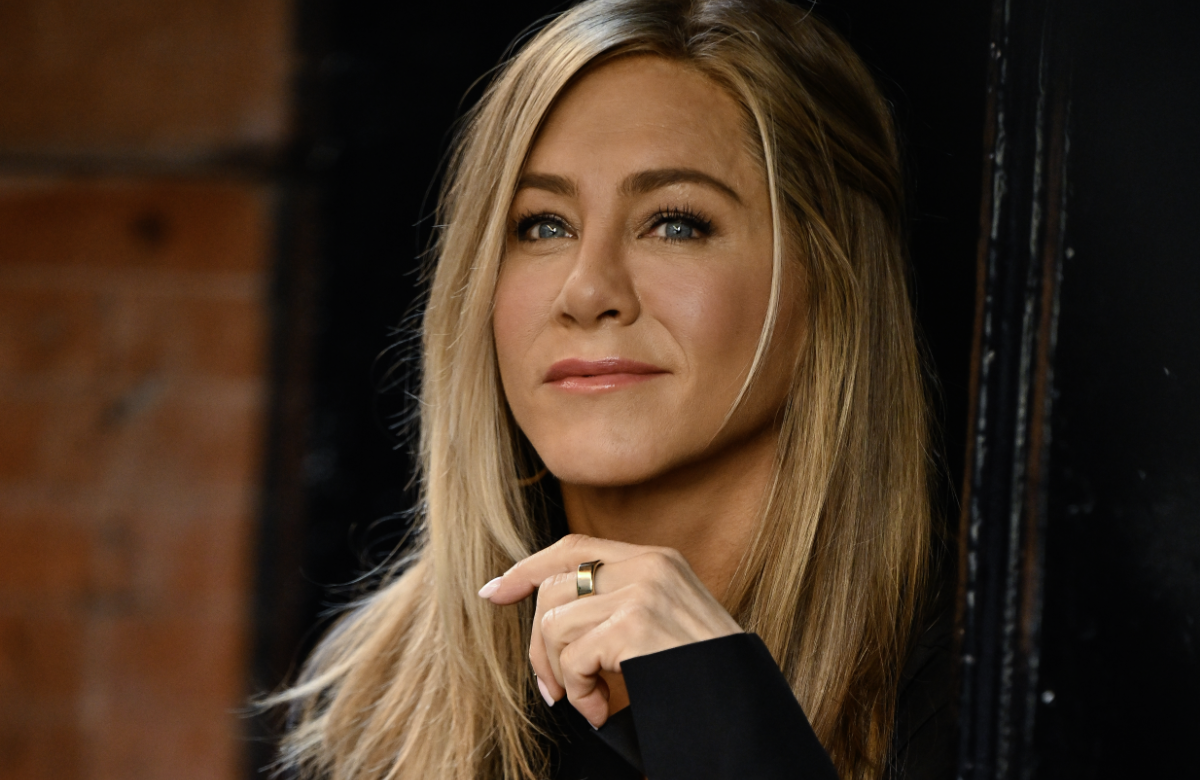 Jennifer Aniston schmunzelt