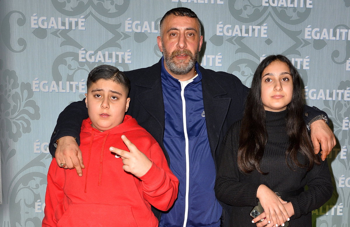 Kida Khodr Ramadan mit seinen Kindern Momo und Dunya.