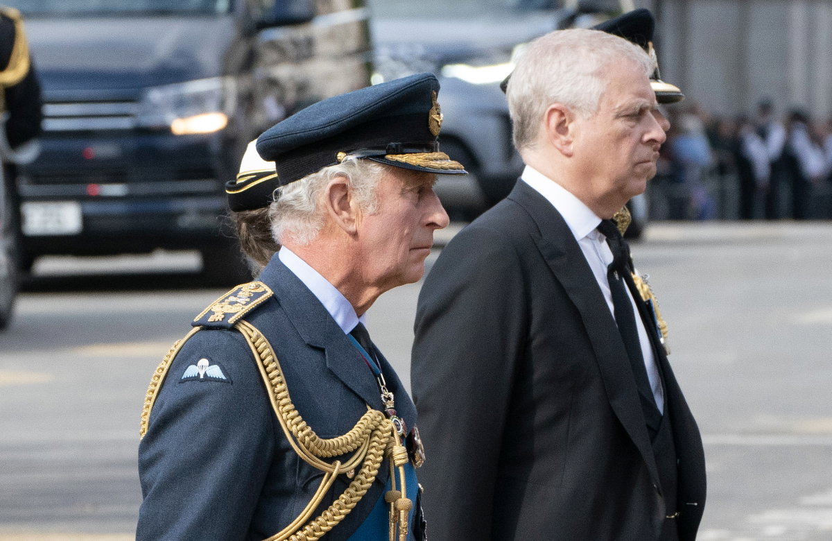König Charles III. und Prinz Andrew.