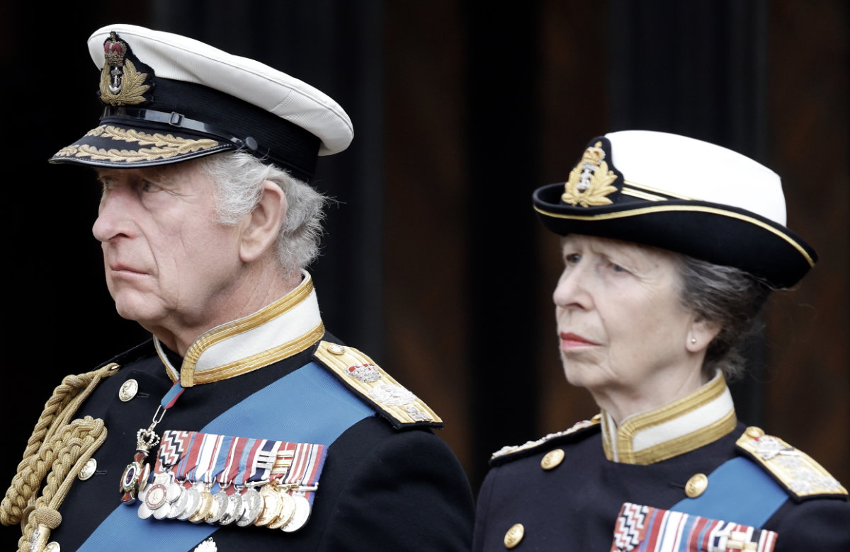 König Charles III. und Prinzessin Anne bei der Beerdigung von Queen Elizabeth II.