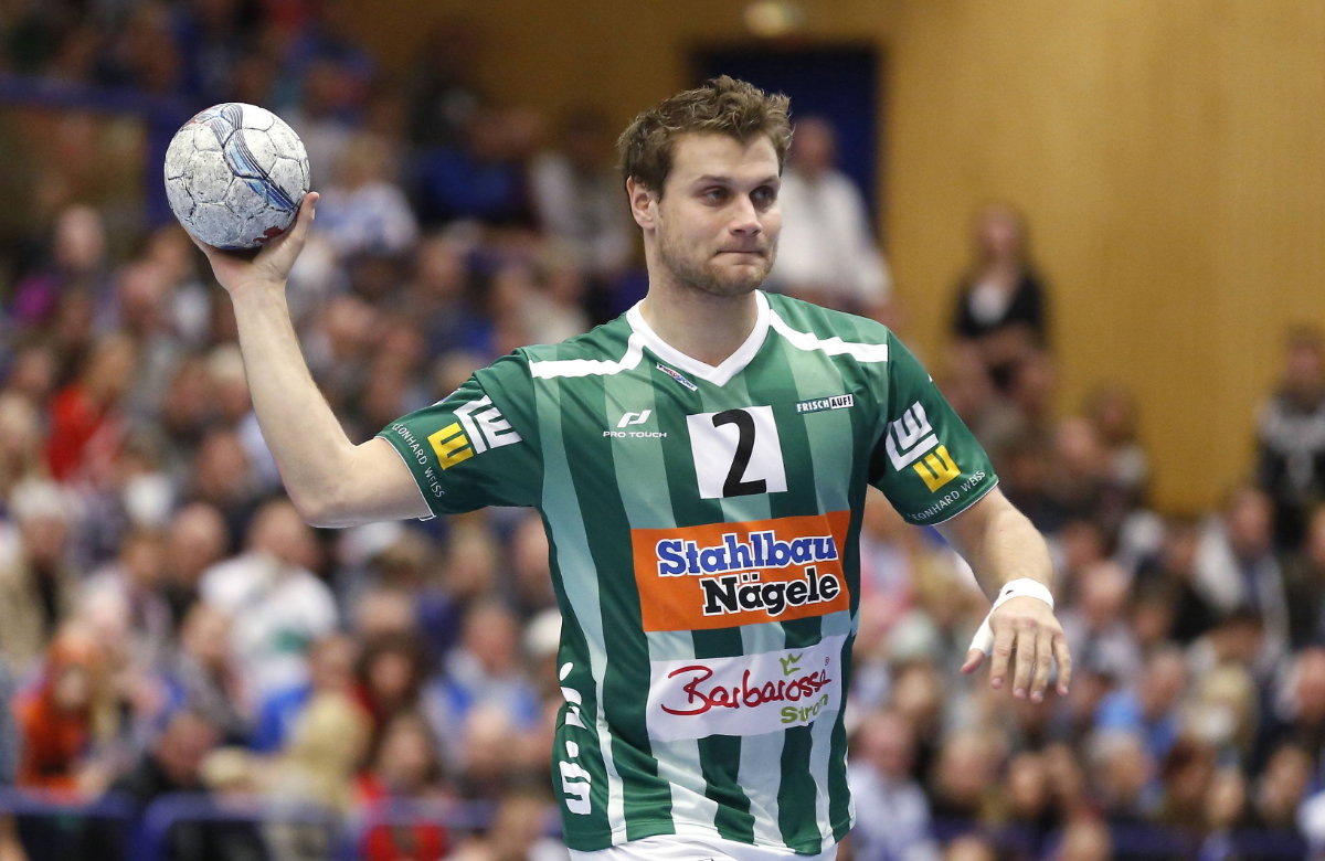 Mimi Kraus auf dem Handballfeld Göppingen