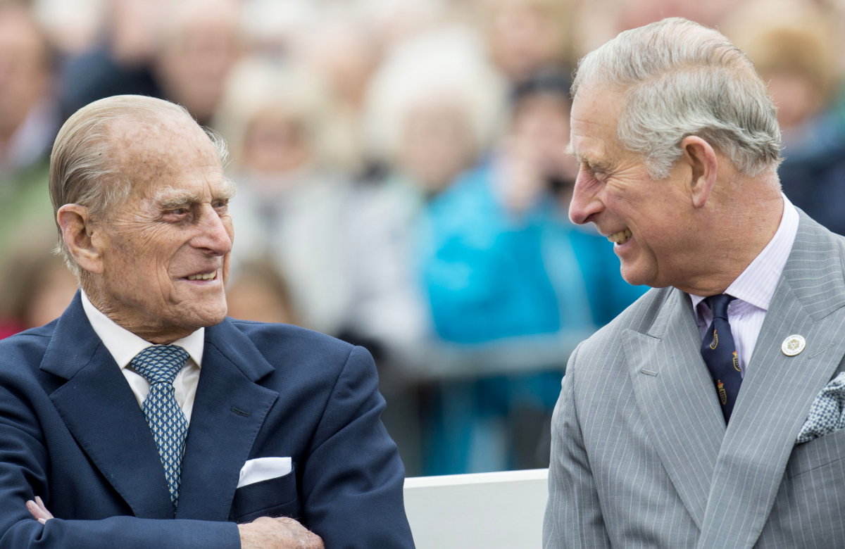 Prinz Philip und König Charles III. lachen sich an