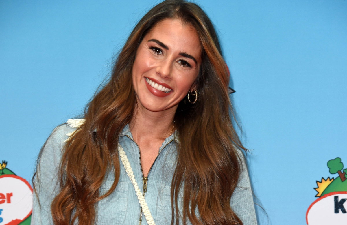 Sarah Engels neigt Kopf zur Seite