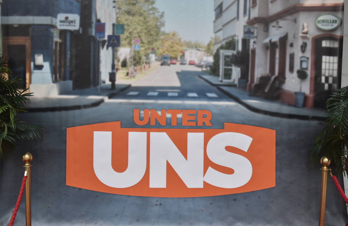 "Unter uns"-Logo
