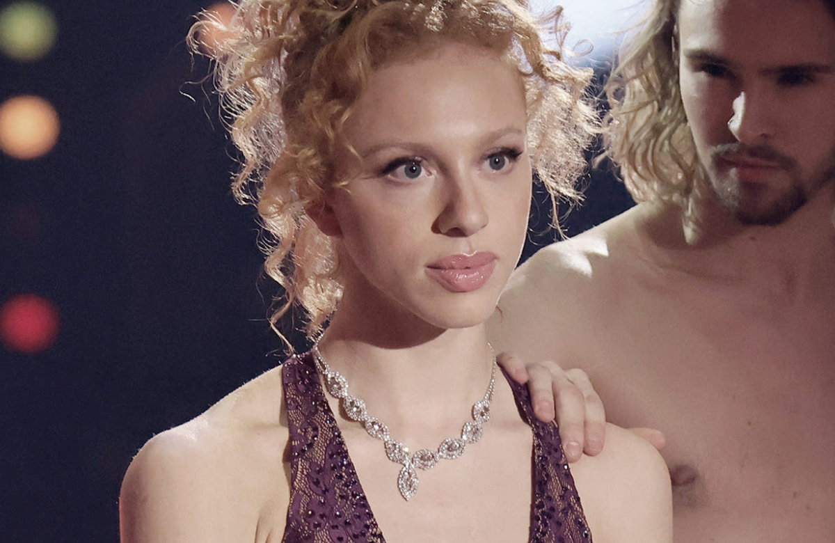 Anna Ermakova guckt bei "Let's Dance" ernst
