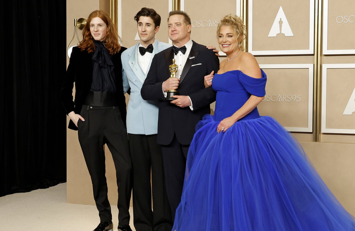 Leland Fraser, Holden Fraser, Brendan Fraser und Jeanne Moore bei den Oscars 2023.